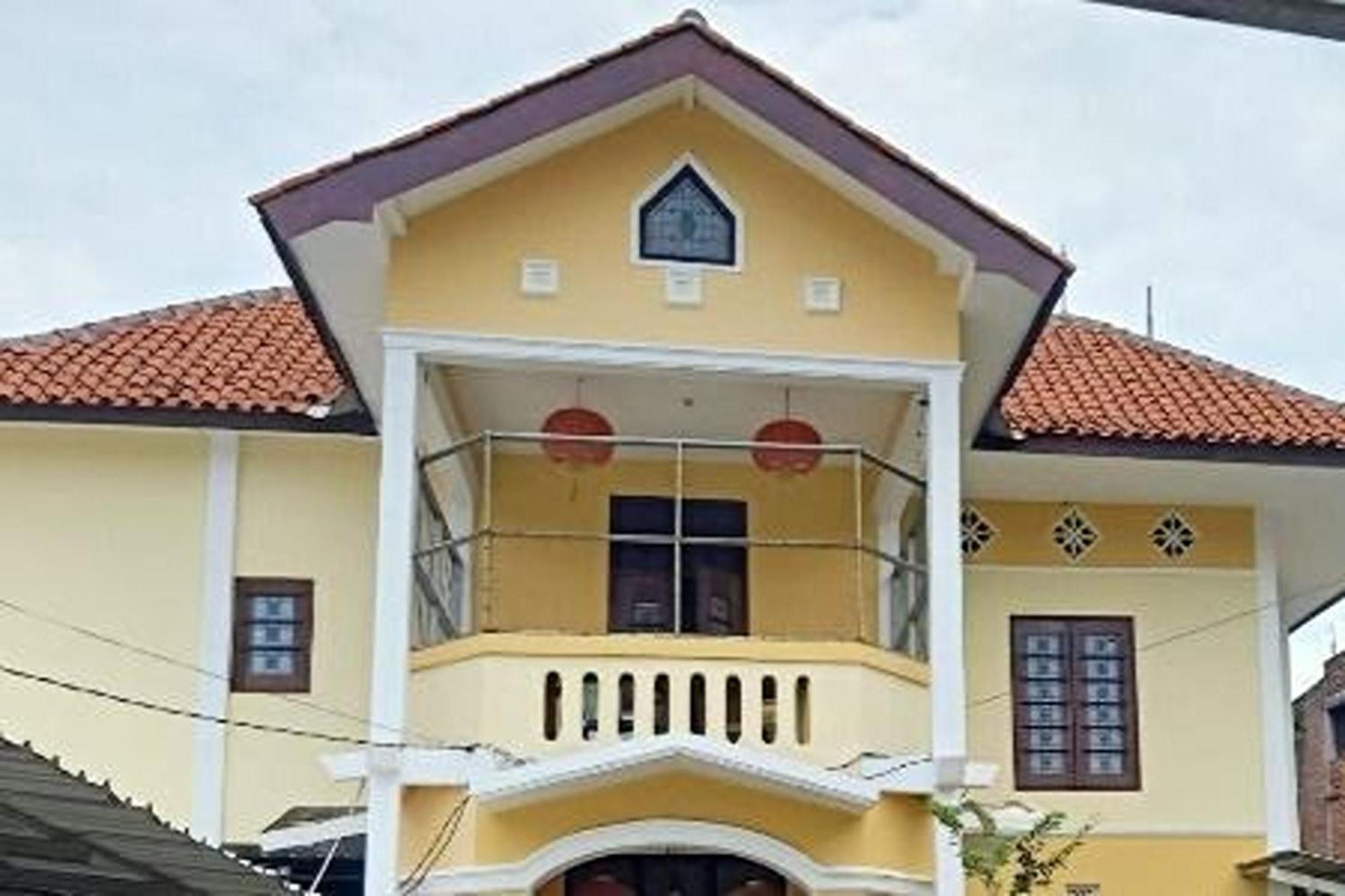 Kost 48 Surabaya Hotel Exterior photo